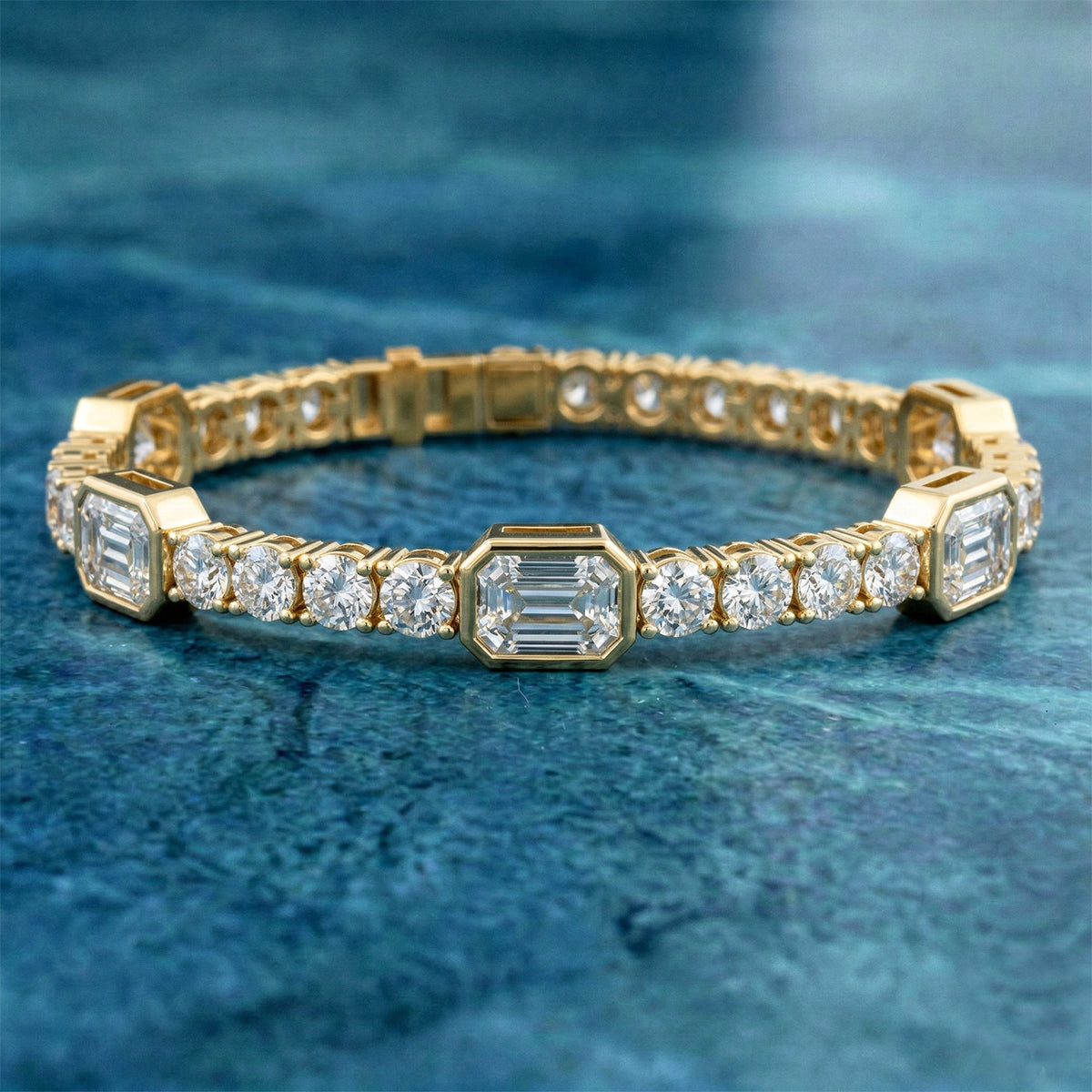 Sparkles Emerald & Round Cut Mixed Link Diamond Bracelet