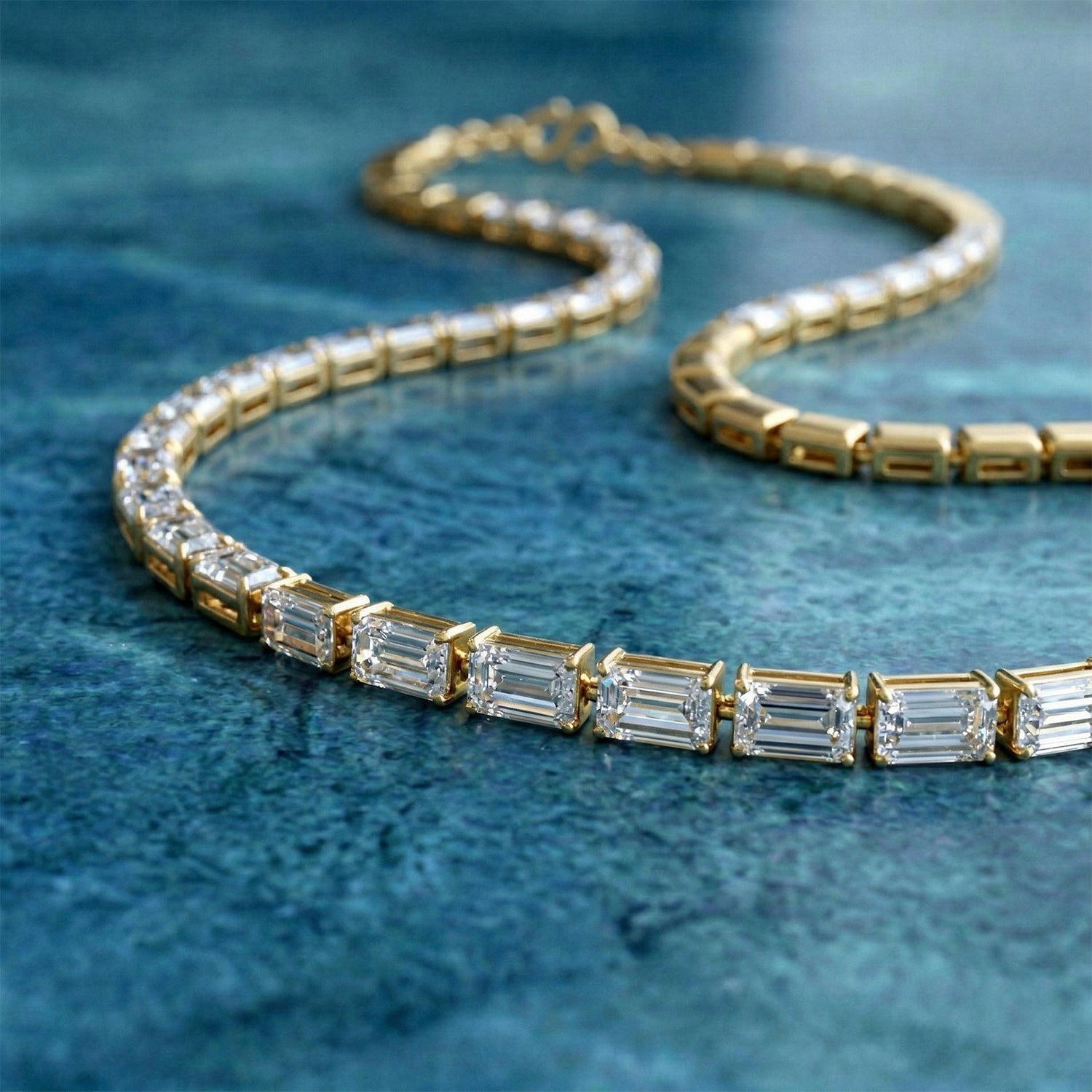 Sparkles Emerald Line With Brillant Y Drop Diamond Necklace