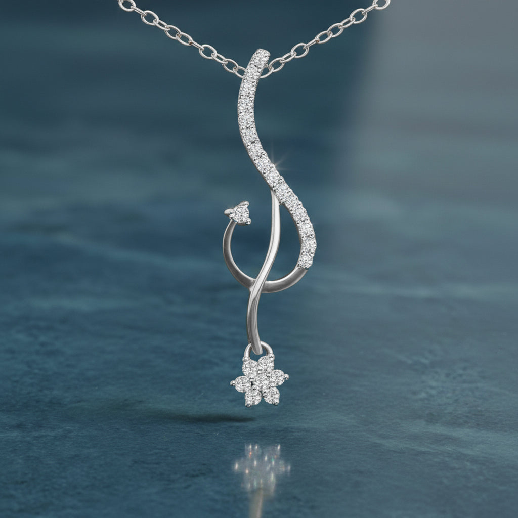 0.2 Ct Floral Diamond Pendant Necklace in 14Kt