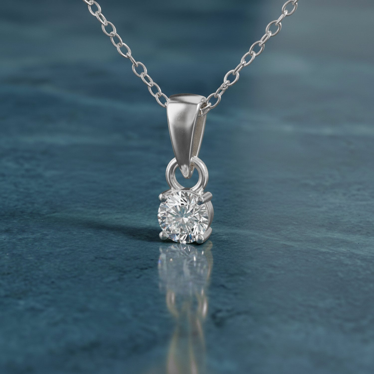 0.1 Ct Classic Solitaire Diamond Pendant Necklace in 14Kt