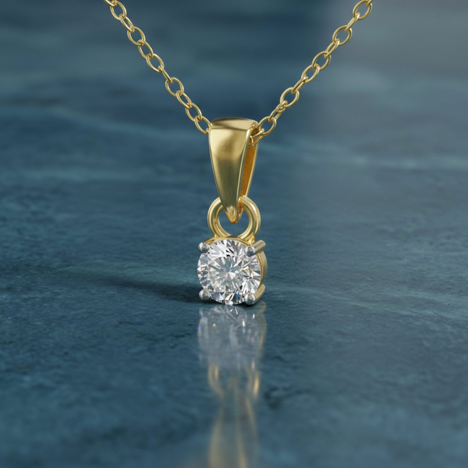 0.1 Ct Classic Solitaire Diamond Pendant Necklace in 14Kt