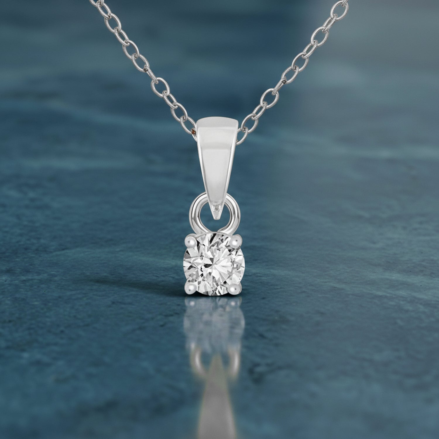 0.2 Ct Classic Solitaire Diamond Pendant Necklace in 14Kt