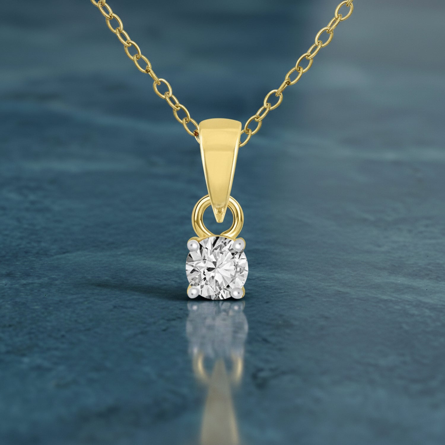 0.2 Ct Classic Solitaire Diamond Pendant Necklace in 14Kt